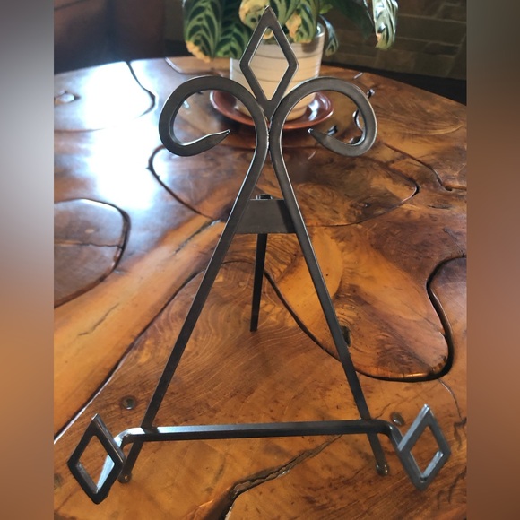 Black Wrought Iron Metal Display Easel - Picture 2 of 9